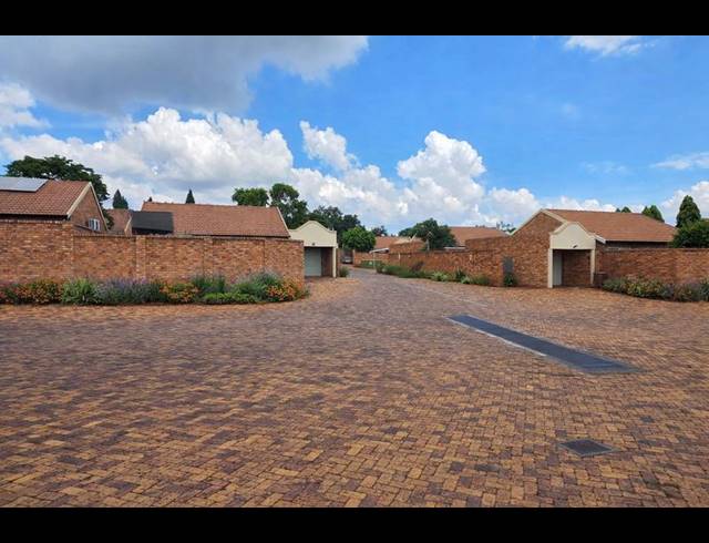 2 BEDROOM TOWNHOUSE FOR SALE IN ELARDUSPARK